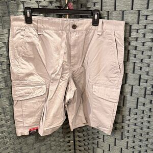 Chaps Men's Cargo Shorts in Light Gray